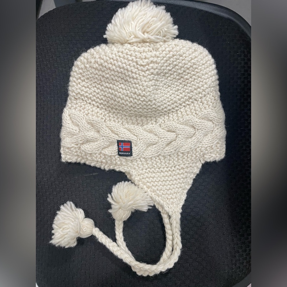 Wool Knit cream Pom-Pom Hat - Picture 4 of 4